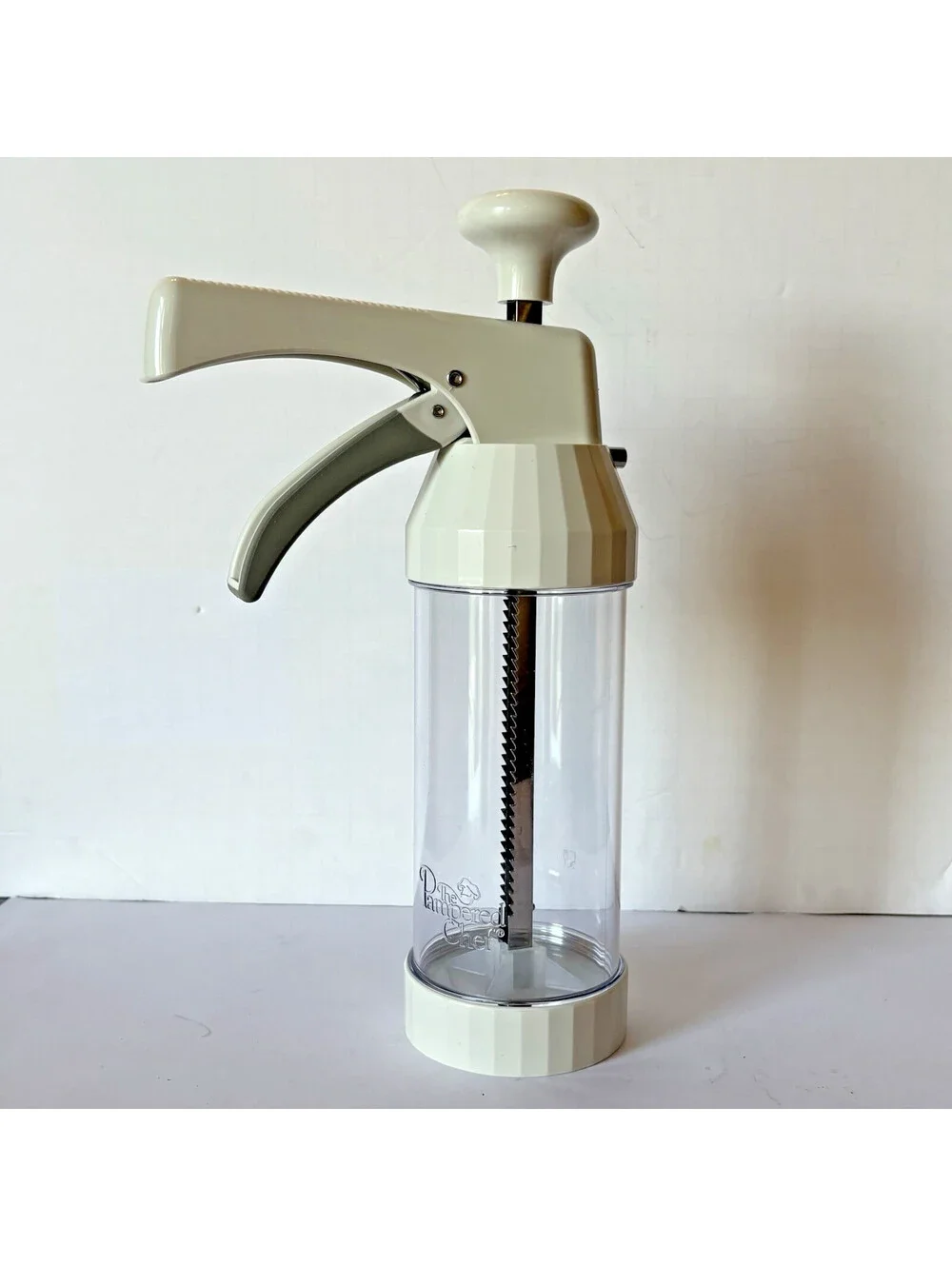The Pampered Chef Cookie Press 16 Discs #1525